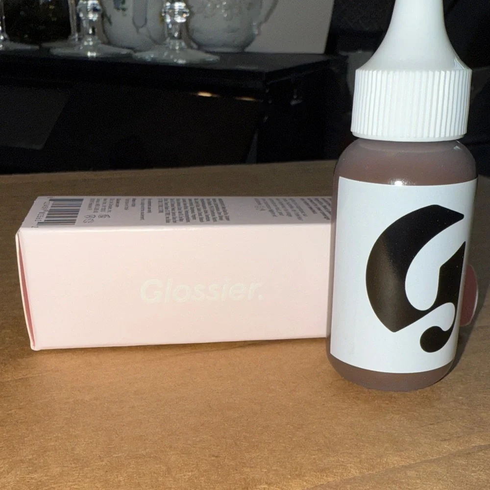 Glossier Perfecting Skin Tint G1